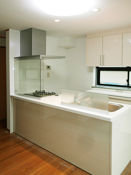 限られたスペースでも快適でコンパクトな対面キッチンに 限られたスペースでも快適でコンパクトな対面キッチンに